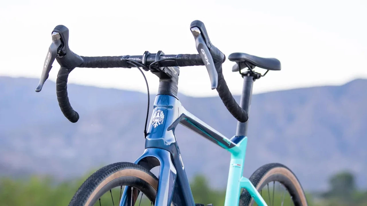 Bianchi Arcadex Shimano GRX Gravel Bike 4 Bianchi Arcadex Shimano GRX Gravel Bike - Image 4