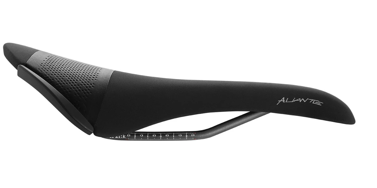 Fizik Aliante R3 Large 152mm Kium Rail Saddle 1 Fizik Aliante R3 Large 152mm Kium Rail Saddle